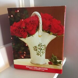 Vintage Christmas vase Essex mfg inc holly porcelain gold ivory